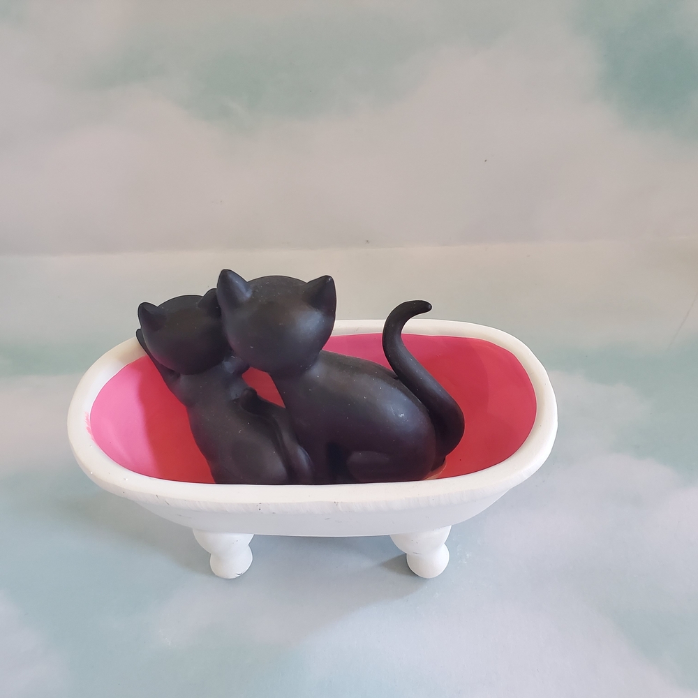 Black Cat Figurines in White Bathtub - Picture 4 of 4